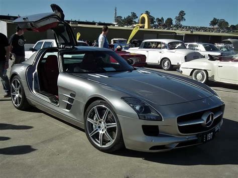 what kind of cars have a gull-wing dior|best cars with gull wing doors.